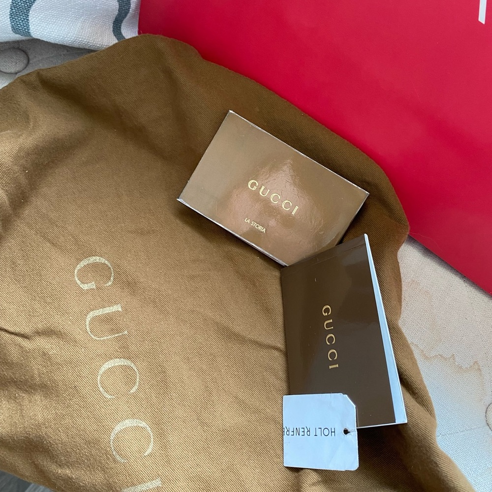 Gucci Hobo bag with dust bag and authenticity card bought in holt renfrew - Picture 5 of 10